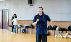 沙巴:女排奥运冠军宋妮娜：青少年保持身心健康才能走得更远